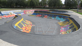 838212 Gezicht op het grote graffitikunstwerk 'treinen' van 'Jan is de Man' uit 2018, op de skatebaan in het Griftpark ...